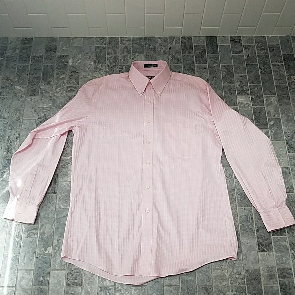 Men's pink button-down. - Picture 2 of 4